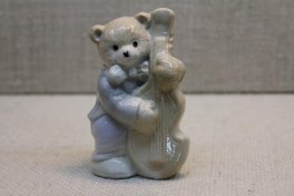 композиция  Медведь с виолончелью