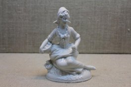 статуэтка Девушка с корзиной